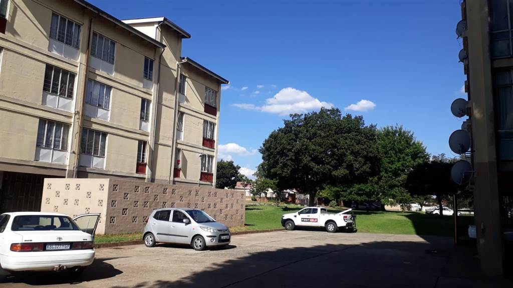 1 Bed Apartment in Sophiatown photo number 3