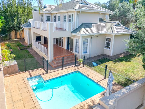 4 Bedroom House 4 Bedroom House