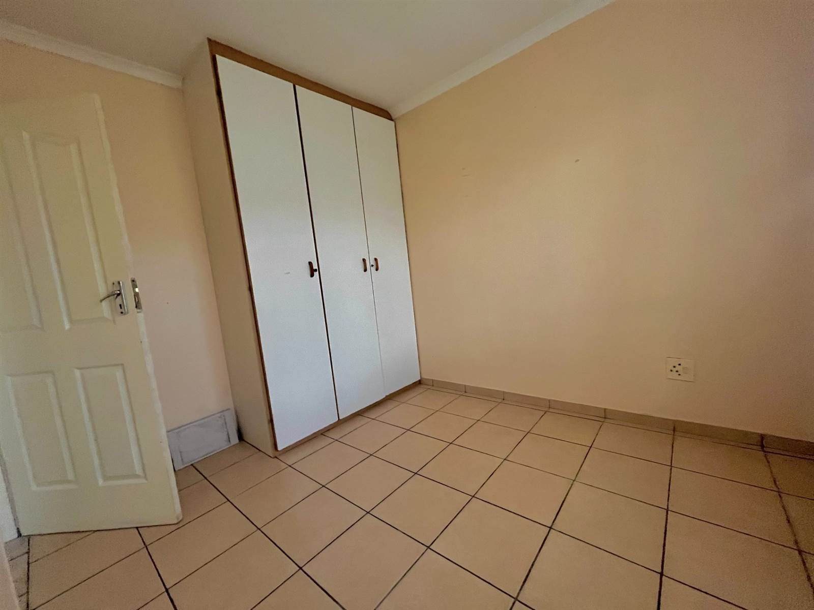 2 Bed Townhouse in Roodepoort West photo number 6