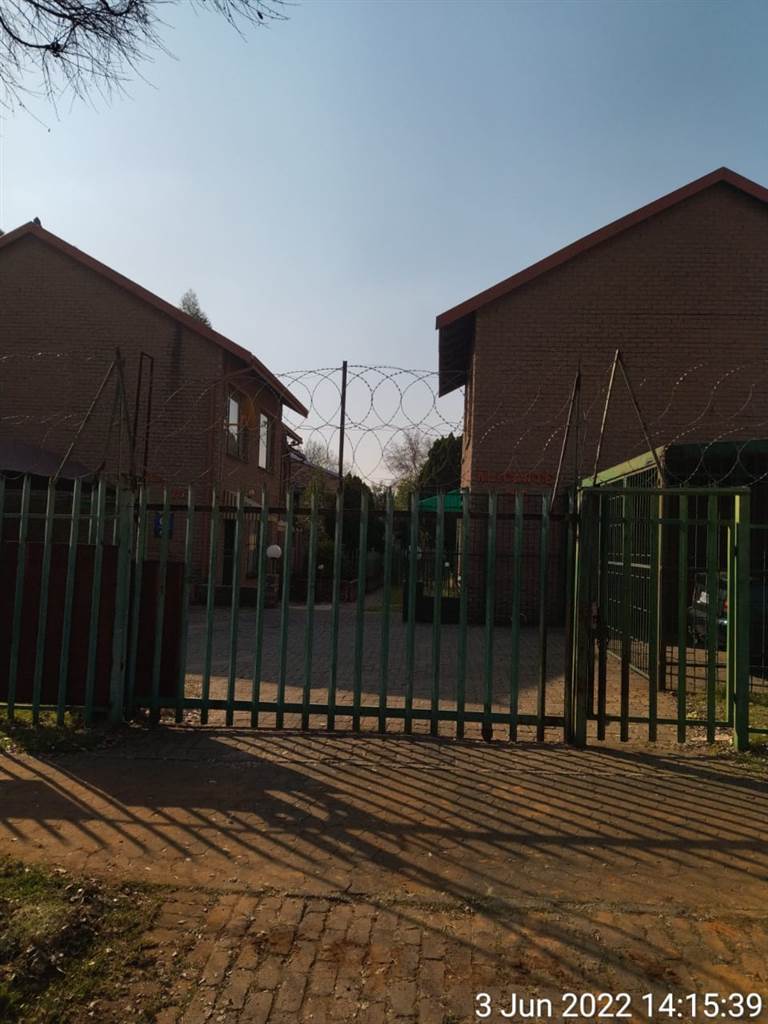 3 Bed Townhouse in Turffontein photo number 9
