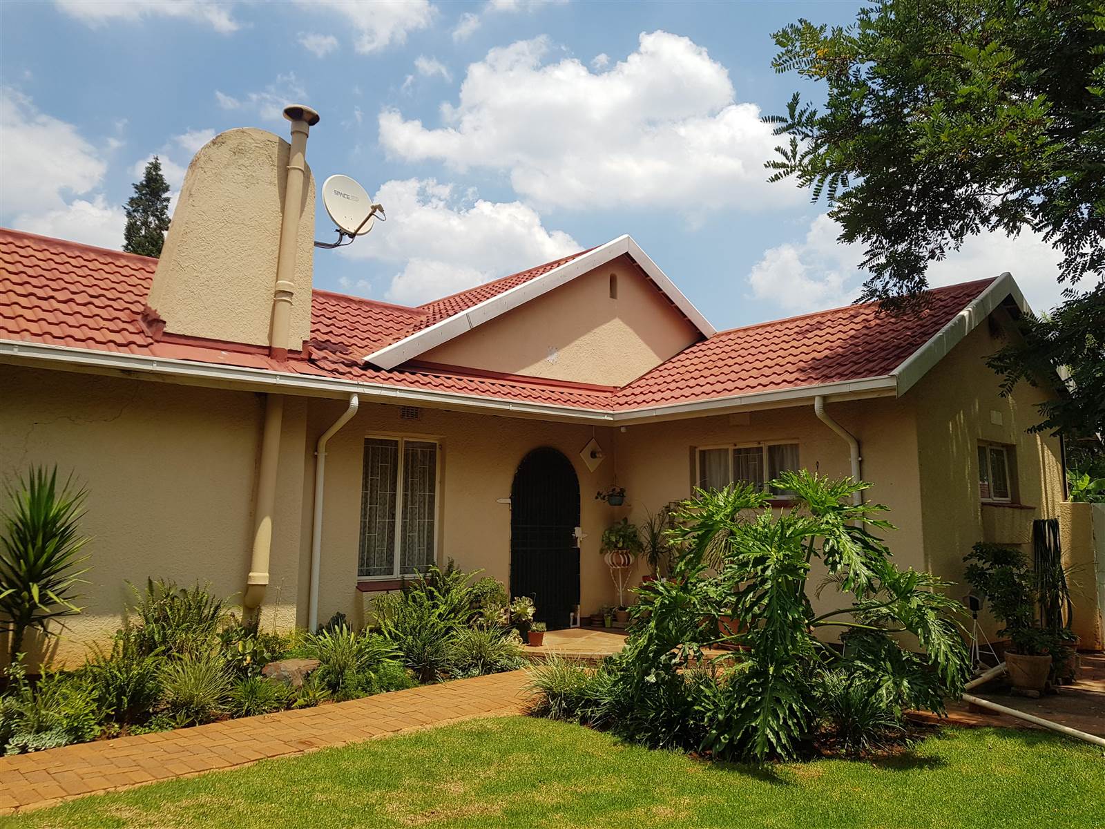 3 Bed House in Krugersrus photo number 1