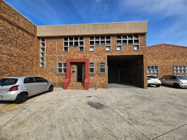 366  m² Industrial space