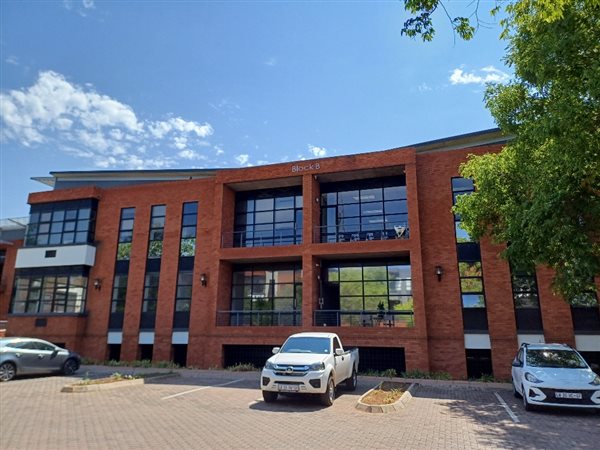 155  m² Commercial space