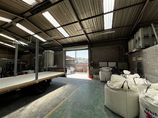 380  m² Industrial space