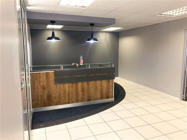 395  m² Commercial space in Cresta