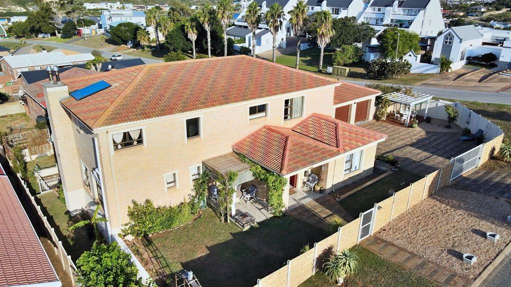 4 Bedroom House 4 Bedroom House