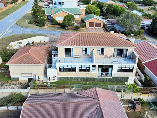 4 Bedroom House 4 Bedroom House