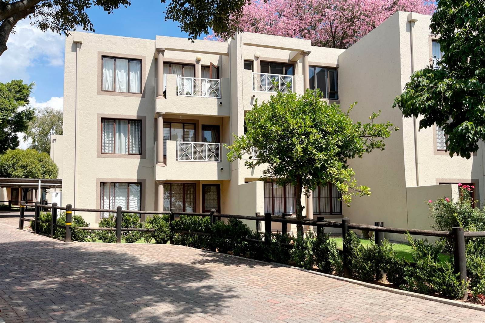 1 Bed Apartment in Craighall photo number 15