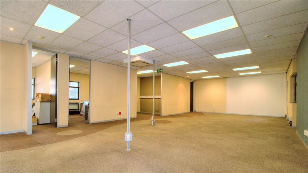 180  m² Commercial space in Rosebank photo number 4