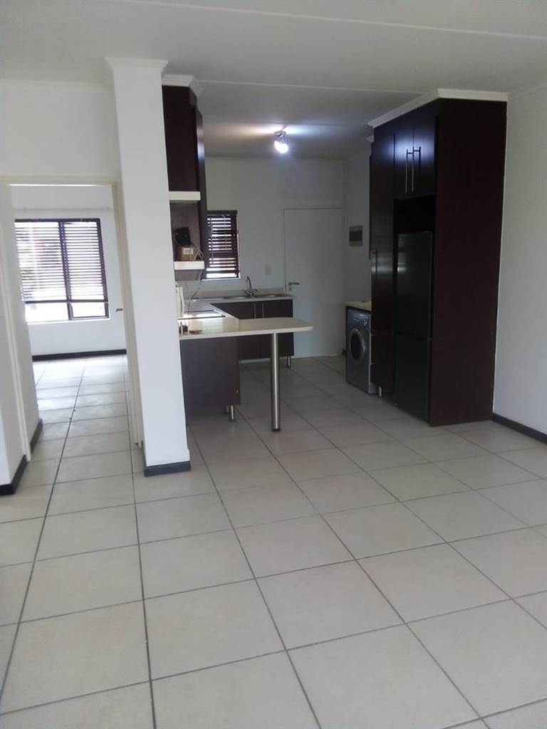 2 Bed Apartment in Greenstone Hill photo number 21