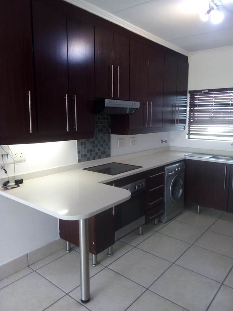 2 Bed Apartment in Greenstone Hill photo number 23