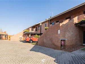 3 Bed Apartment in Ruimsig