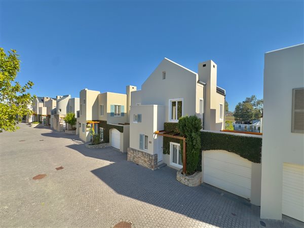 3 Bedroom Townhouse 3 Bedroom Townhouse