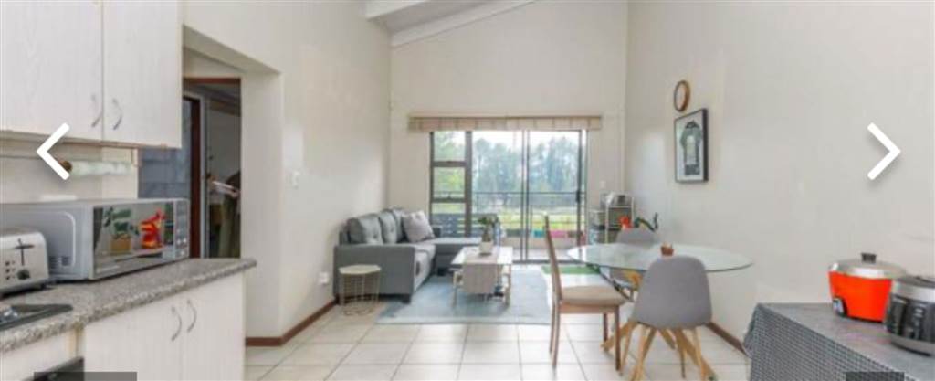2 Bed Apartment in Greenstone Hill photo number 4