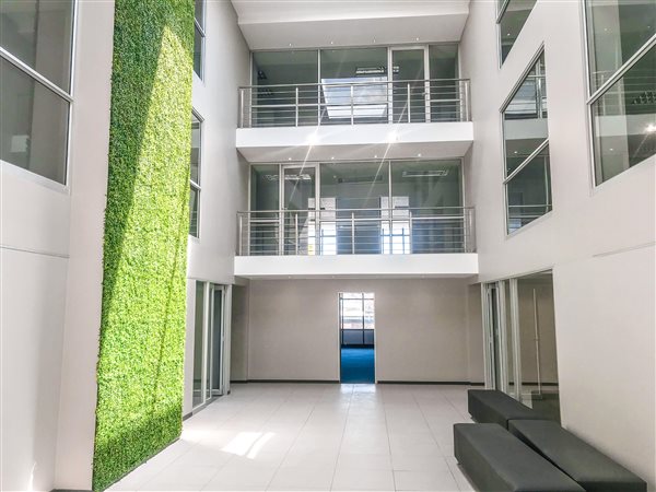 178  m² Commercial space in Cresta