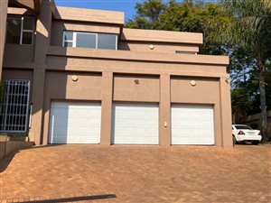 5 Bed Townhouse in Waterkloof Park