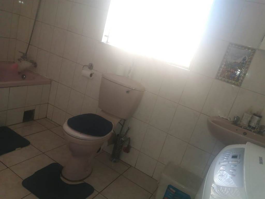 3 Bed House in Dobsonville photo number 20