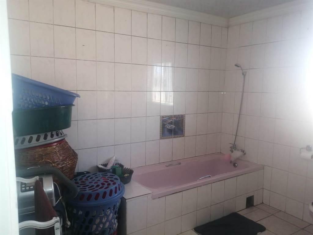 3 Bed House in Dobsonville photo number 18