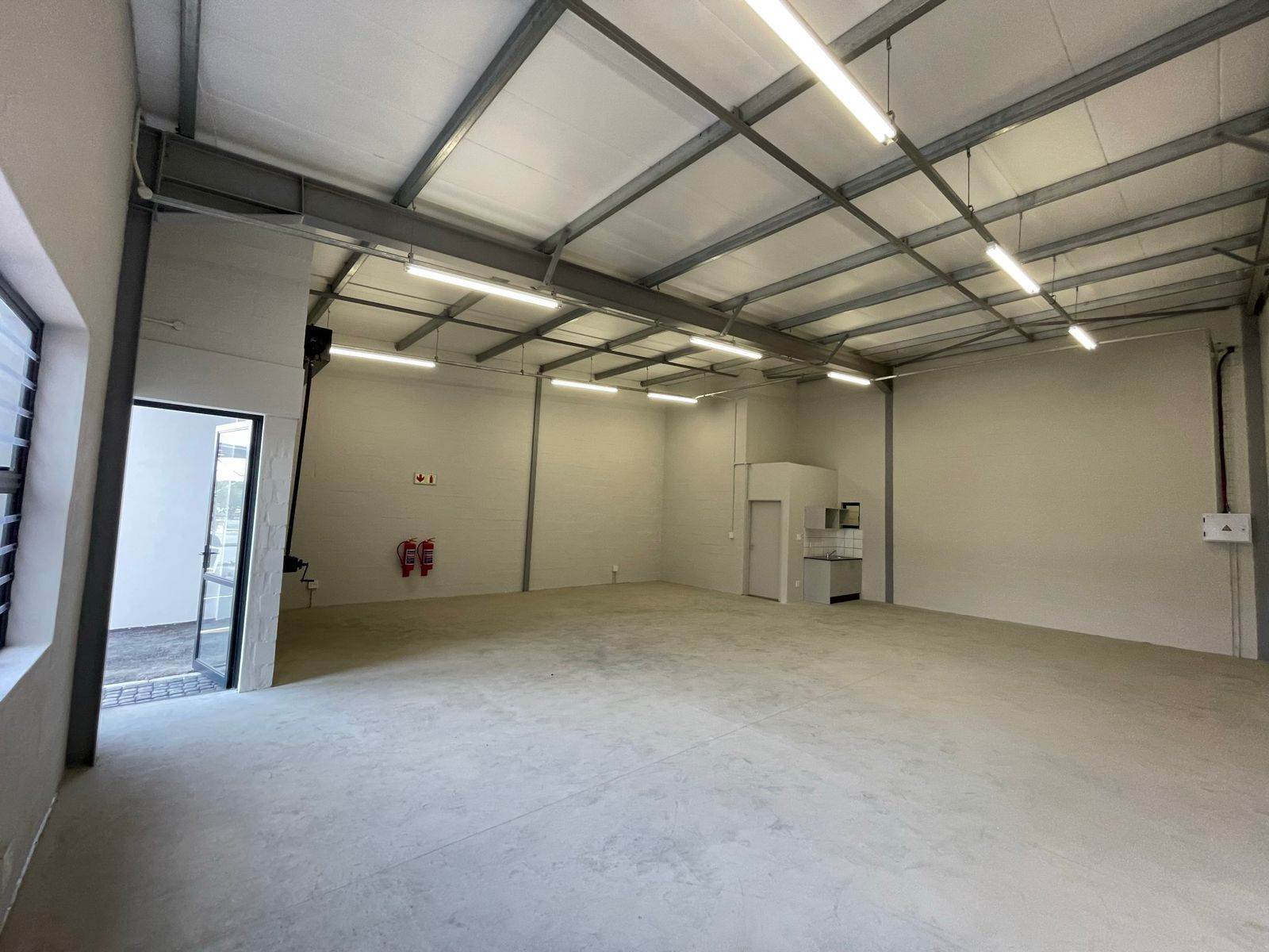 108  m² Industrial space in Montague Gardens photo number 2