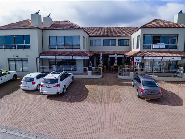 297  m² Commercial space