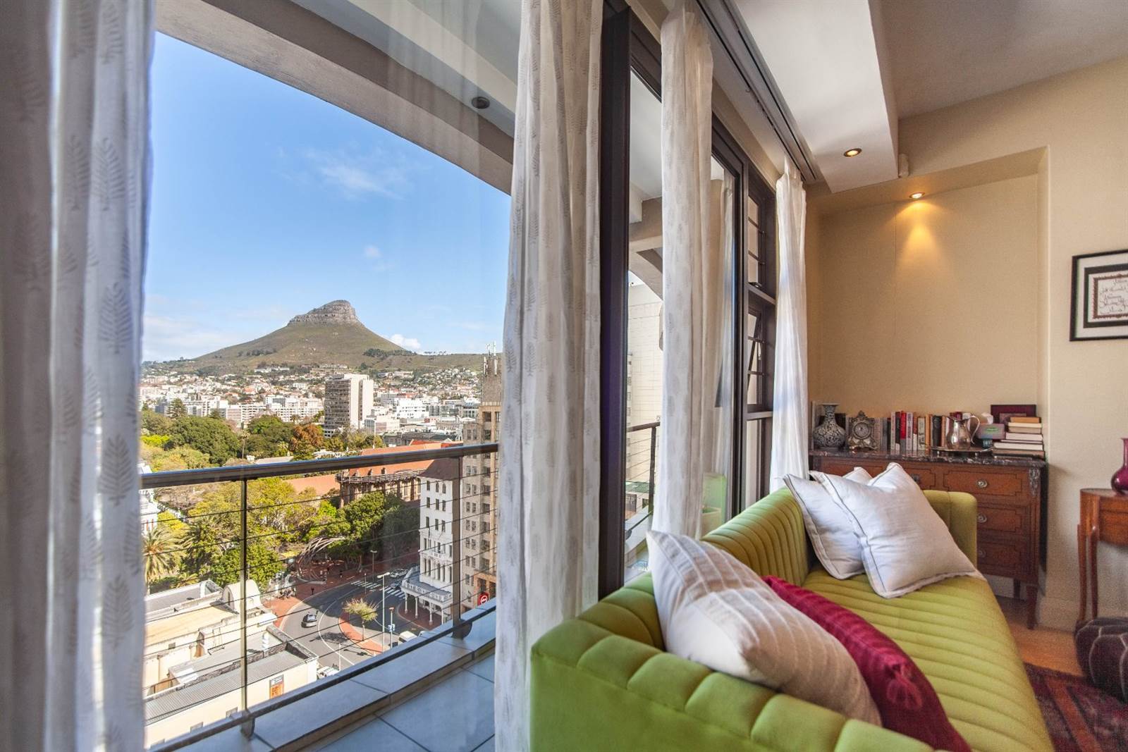 2 Bed Apartment in Cape Town City Centre photo number 9