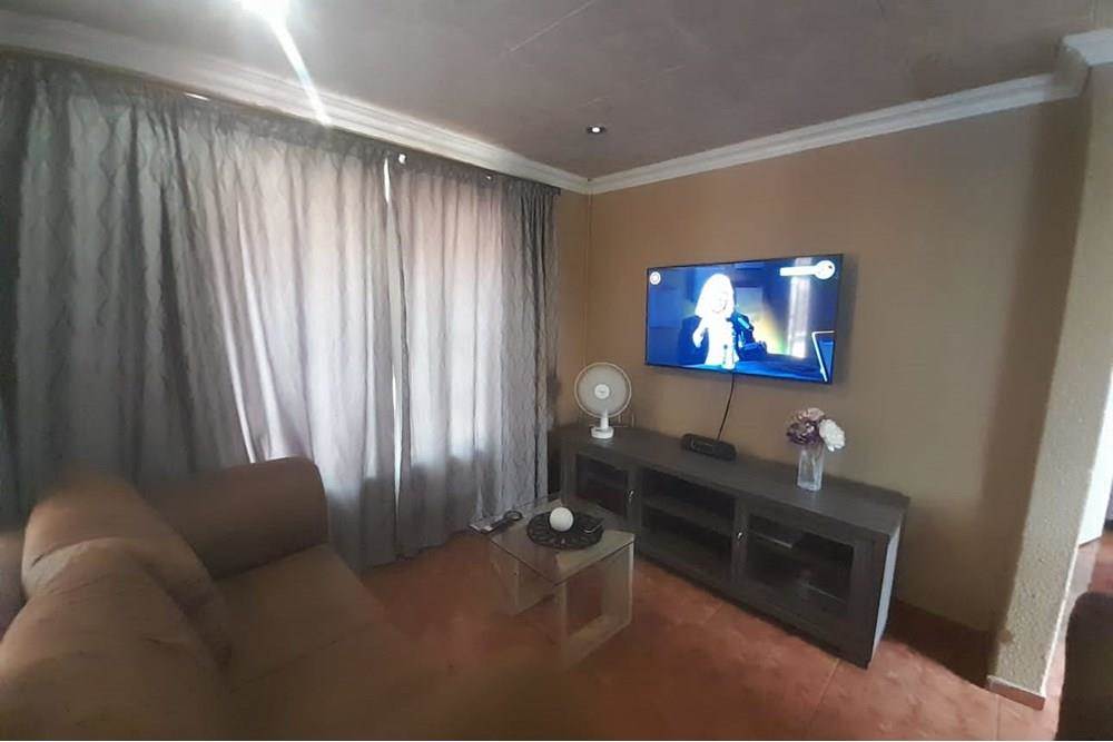 2 Bed House in Soshanguve photo number 3