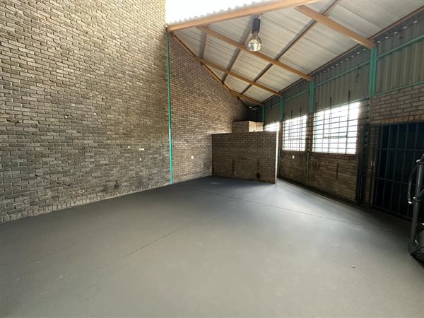 152  m² Industrial space