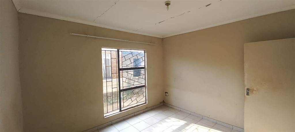 4 Bed House in Kwaguqa photo number 12