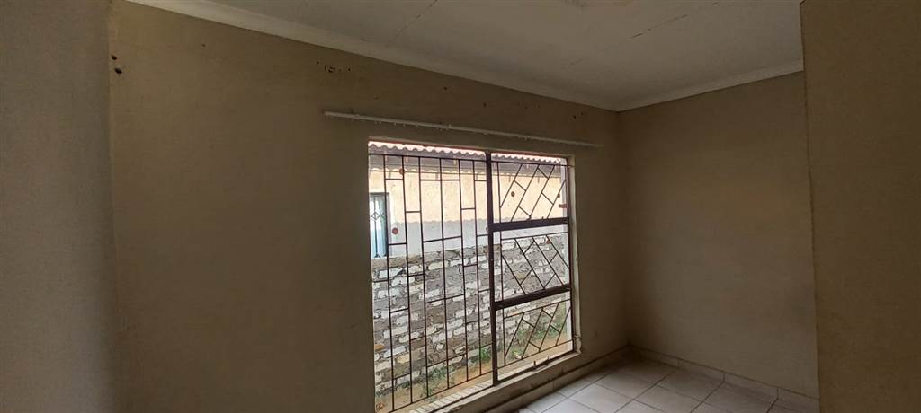 4 Bed House in Kwaguqa photo number 8