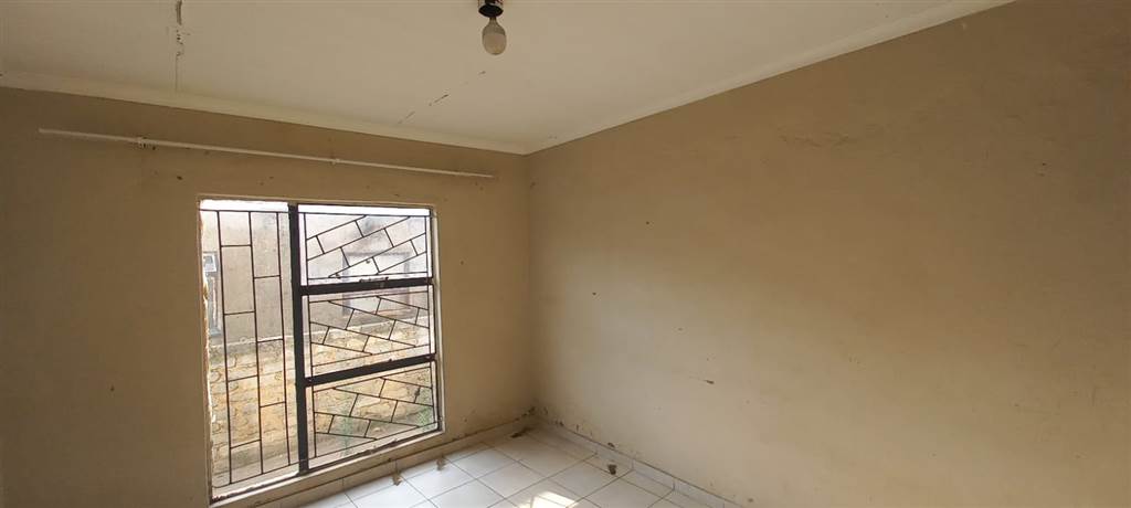 4 Bed House in Kwaguqa photo number 9
