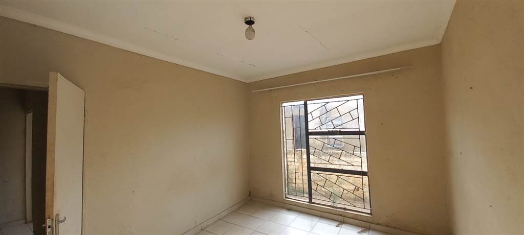 4 Bed House in Kwaguqa photo number 10