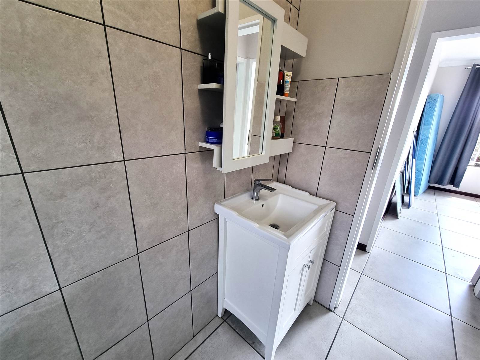 2 Bed Townhouse in Garsfontein photo number 14