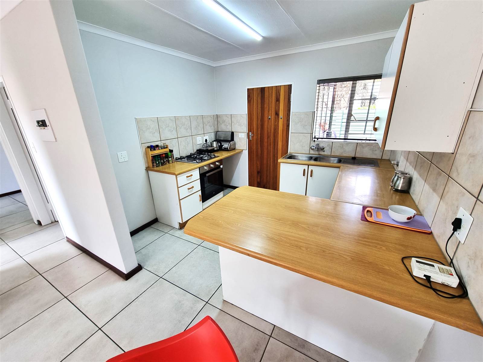 2 Bed Townhouse in Garsfontein photo number 6