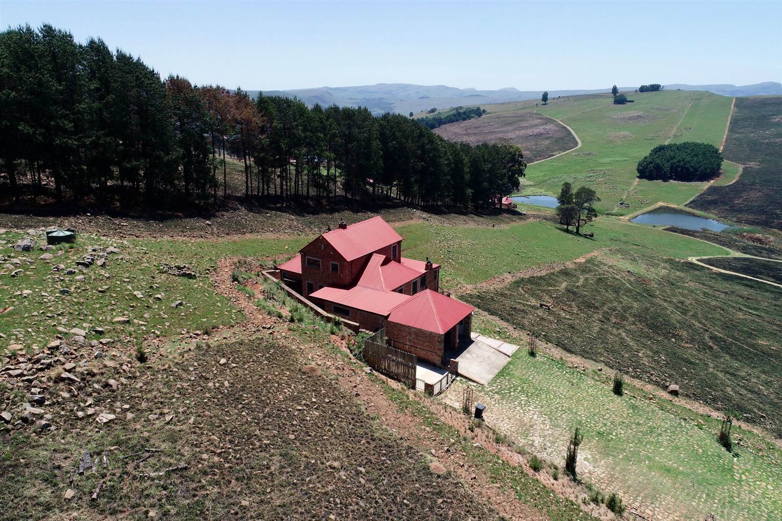 3 Bed House in Dullstroom photo number 2