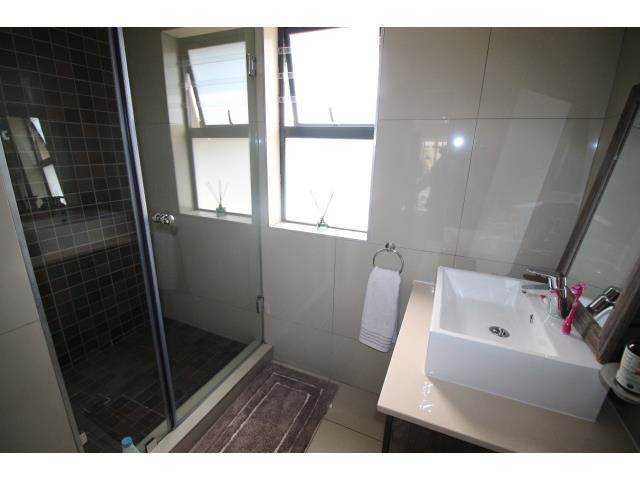 2 Bed Townhouse in Rosebank photo number 21
