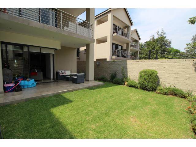 2 Bed Townhouse in Rosebank photo number 9