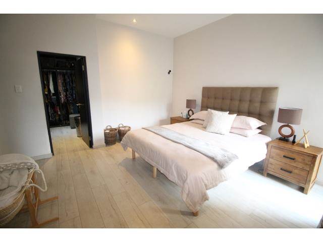 2 Bed Townhouse in Rosebank photo number 13