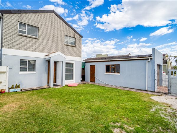 7 Bed House in Mitchells Plain