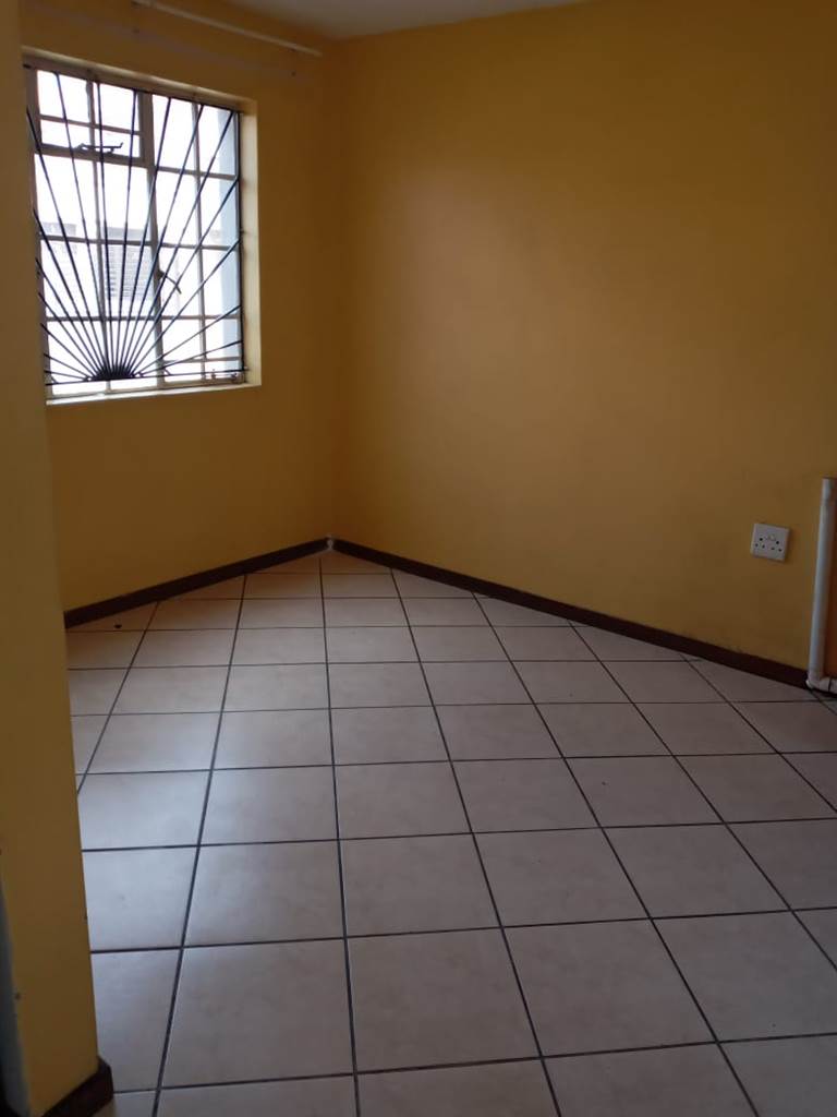 3 Bed Duplex in Witbank photo number 2