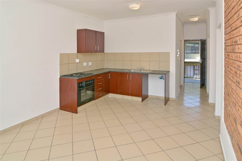 2 Bed Apartment in Grobler Park photo number 3
