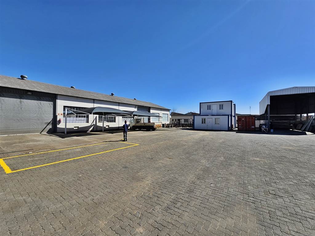 320  m² Commercial space in Hamilton photo number 1