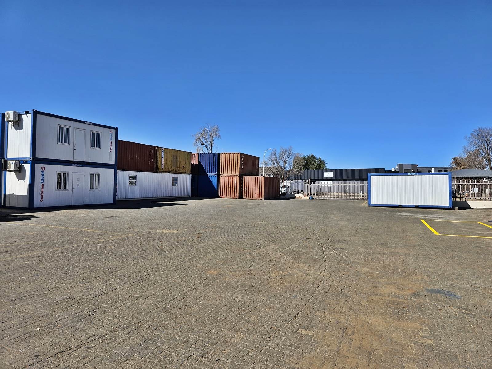 320  m² Commercial space in Hamilton photo number 2