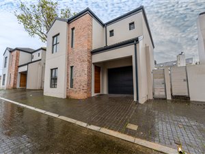 3 Bed Townhouse in Stellenberg