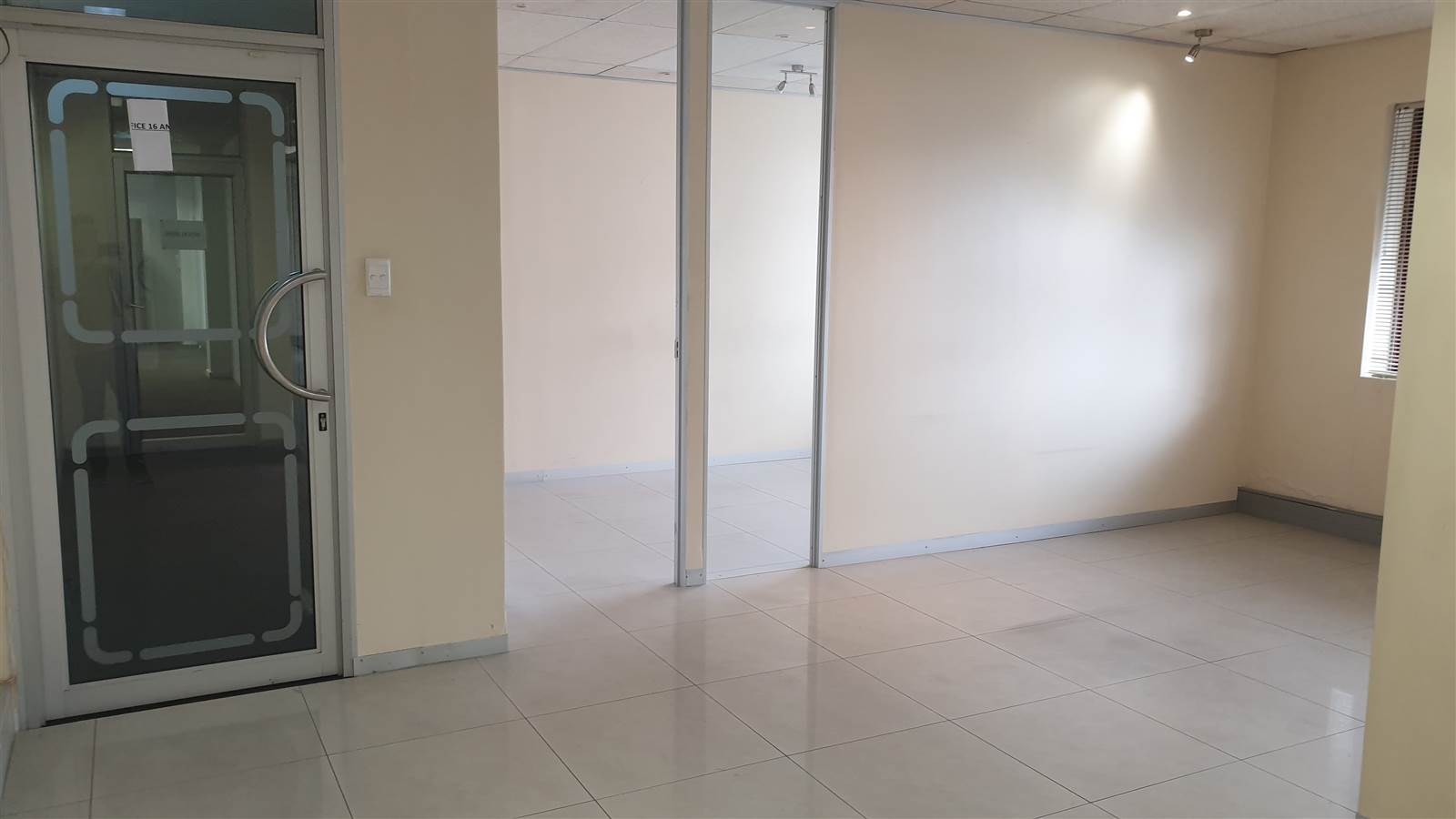 186  m² Commercial space in Bellville Central photo number 17