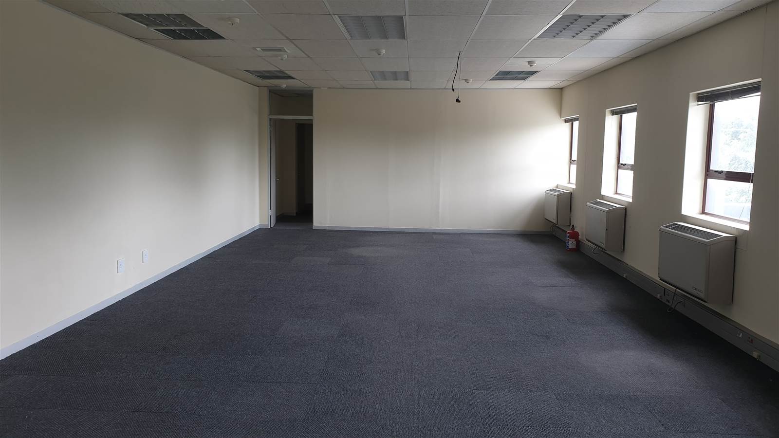 186  m² Commercial space in Bellville Central photo number 1
