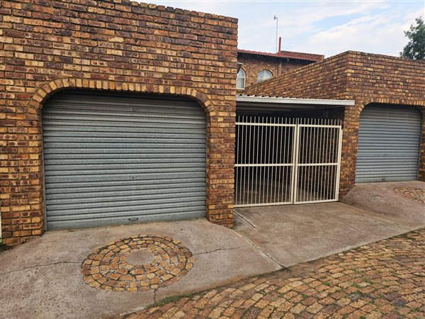 3 Bedroom Townhouse 3 Bedroom Townhouse