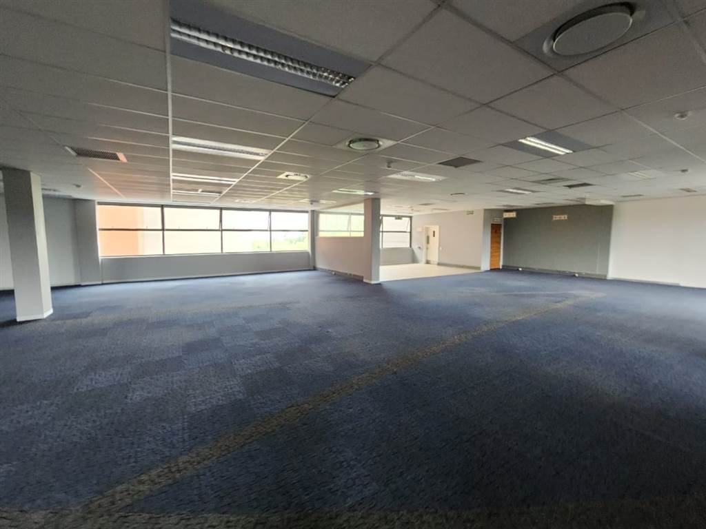 895  m² Commercial space in Ashlea Gardens photo number 11
