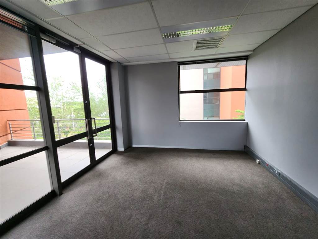 895  m² Commercial space in Ashlea Gardens photo number 17
