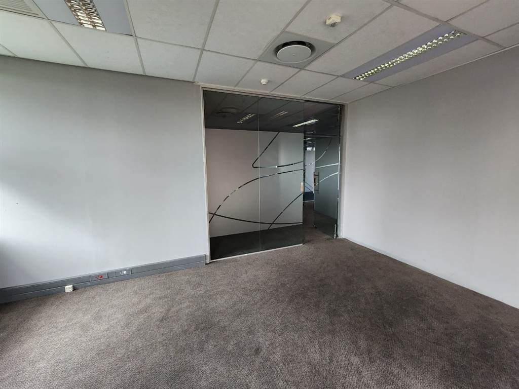 895  m² Commercial space in Ashlea Gardens photo number 14