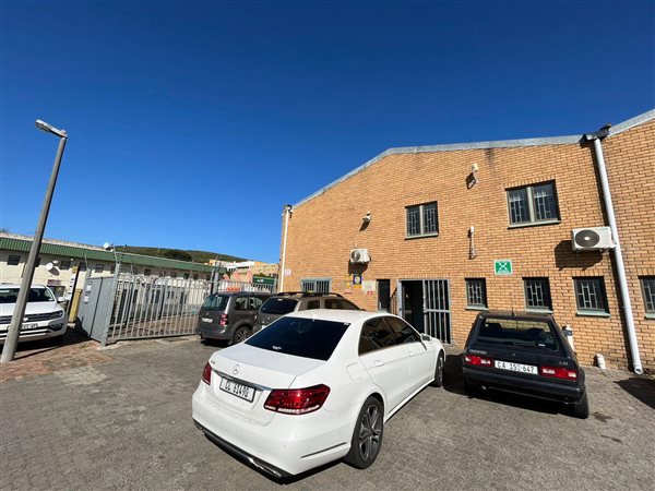 254  m² Industrial space